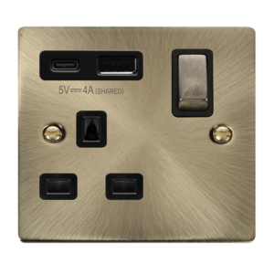 CLICK VPAB585BK DECO VP ANTIQUE BRASS 1 GANG 13A USB A&C SOCKET BLACK INSERT